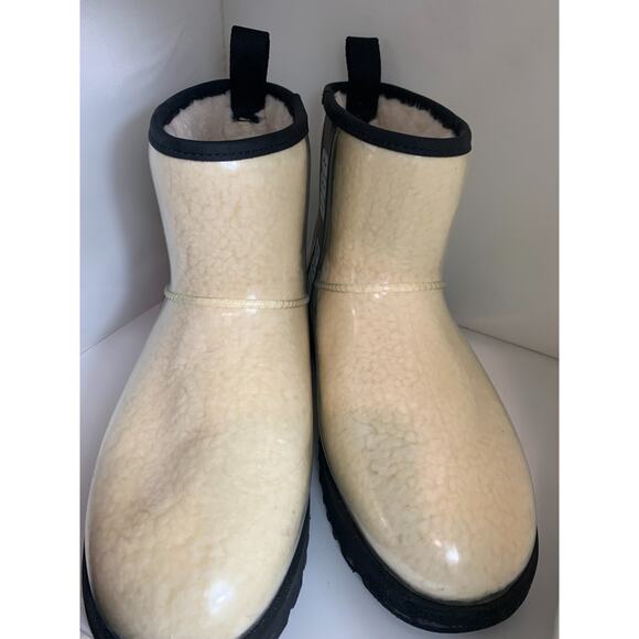 UGG Waterproof Ankle Boots – Mini II, Size 10, Cozy Sherpa Interior - Picture 7 of 8